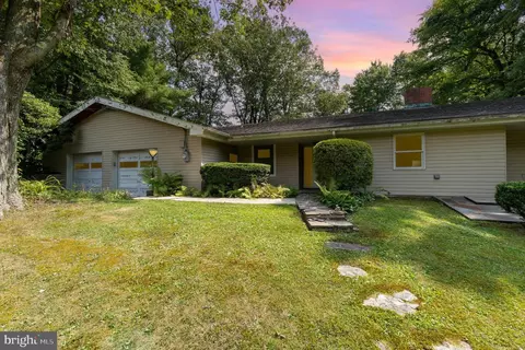 660 Westwood Ln, Frackville, PA 17931
