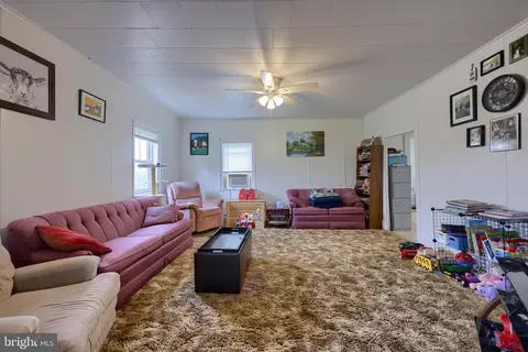 Living - 15 Snyder Rd, Pitman, PA 17964 photo 3 of 5