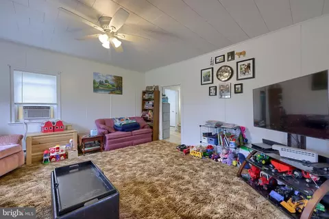 Living - 15 Snyder Rd, Pitman, PA 17964 photo 4 of 5