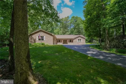 692 Arrow Rd, New Ringgold, PA 17960
