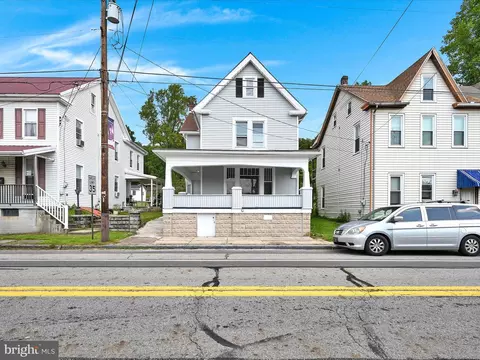 1237 E Grand Ave, Tower City, PA 17980