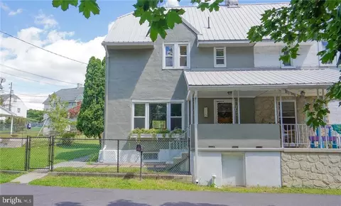 216 Oak St, New Philadelphia, PA 17959