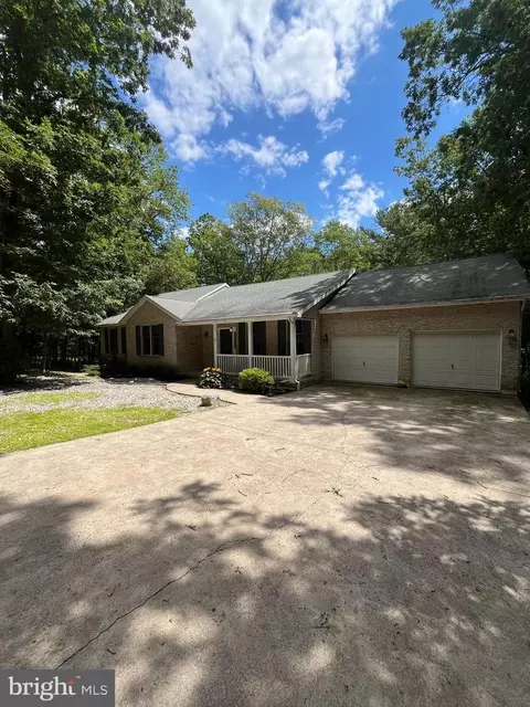 11 La Mesa Dr, Hazleton, PA 18202