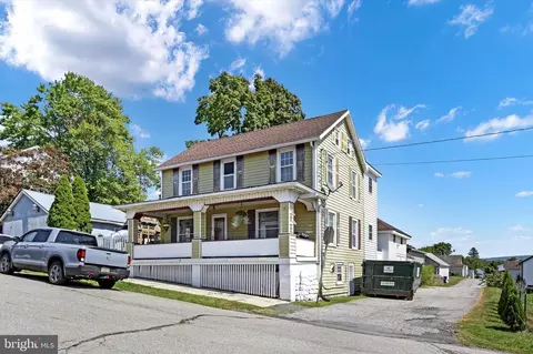 17 S Hand St, Tower City, PA 17980