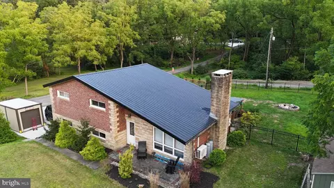 1484 Bunting St, Pottsville, PA 17901
