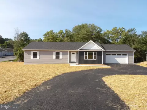 23 Longstretch Rd, Pine Grove, PA 17963