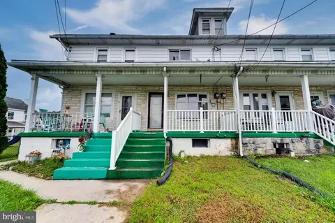 6 Shade St, Middleport, PA 17953