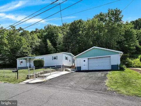 256 E Savory St, Pottsville, PA 17901