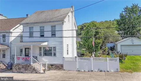 64 Washington St, Middleport, PA 17953