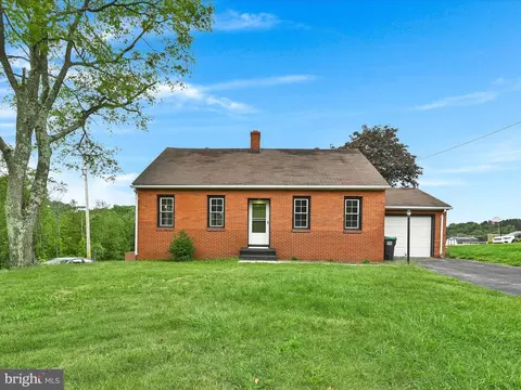 49 W 2nd Mountain Rd, Pottsville, PA 17901