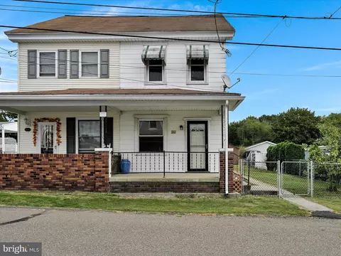 15 Willow Ln, Pottsville, PA 17901