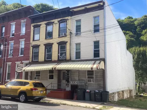 716 W 718 W Market St, Pottsville, PA 17901