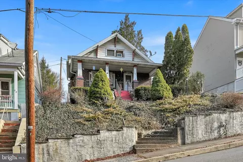 32 S Jackson St, Pottsville, PA 17901