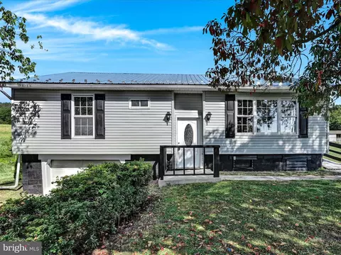 210 W Mountain Rd, Hegins, PA 17938