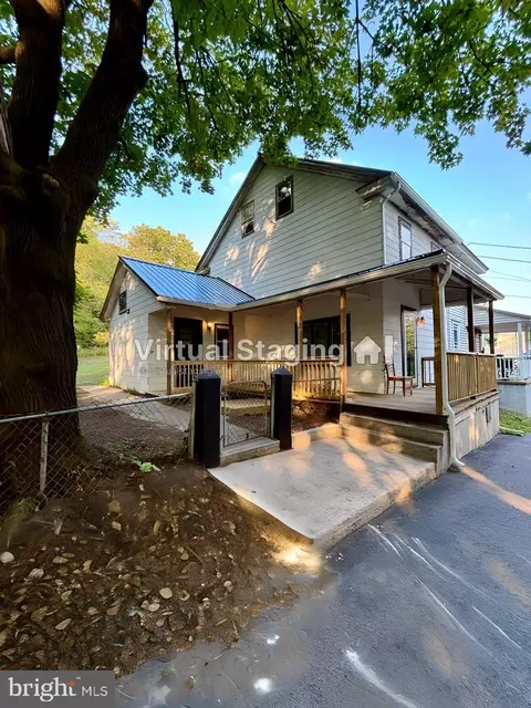 52 Hillcrest Rd, Branchdale, PA 17923