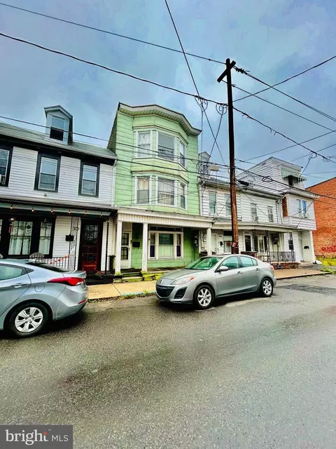 28 S Jardin St, Shenandoah, PA 17976