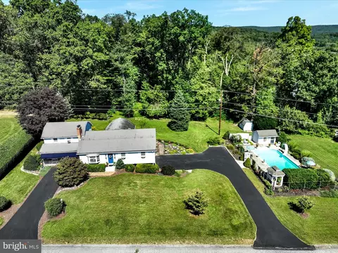 16 Crestview Dr, Schuylkill Haven, PA 17972