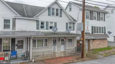 25 Coal St, Middleport, PA 17953