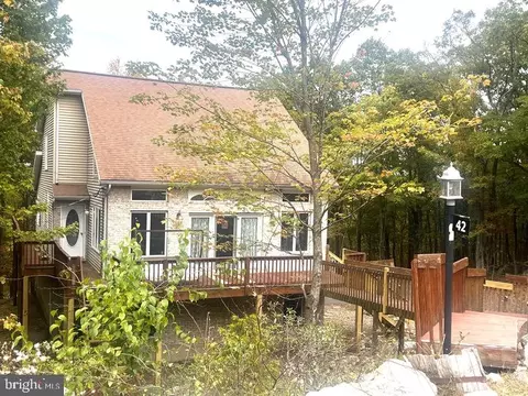 42 Summit Dr, Hazleton, PA 18202