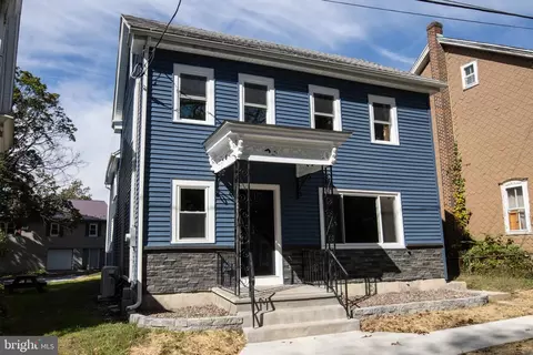 66 Carbon St, Pine Grove, PA 17963