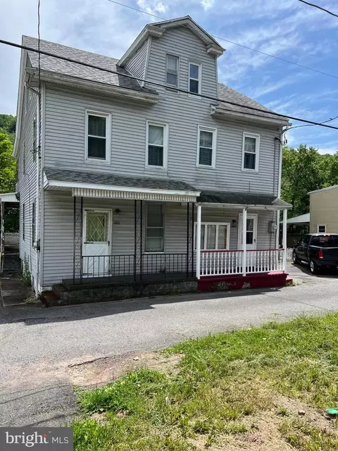 2400-2402 W Water St, Mahanoy Plane, PA 17949
