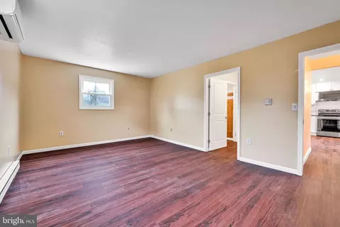 Living - 231 Chee St, Barnesville, PA 18214 photo 5 of 5