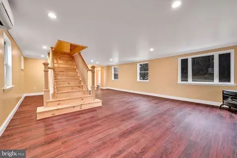 Living - 231 Chee St, Barnesville, PA 18214 photo 1 of 5
