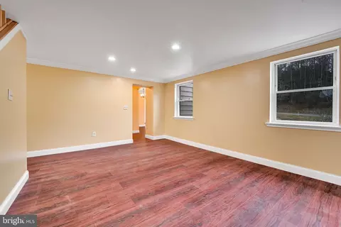 Living - 231 Chee St, Barnesville, PA 18214 photo 4 of 5