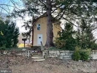 49 S 3rd St, Cressona, PA 17929