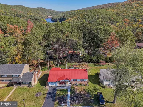 18 Timber Rd, Pottsville, PA 17901