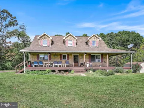 1131 Moyers Station Rd, Pine Grove, PA 17963