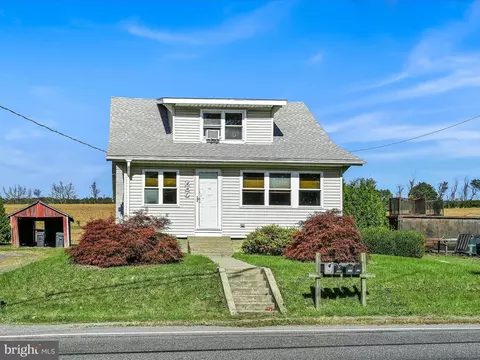 237 Sweet Arrow Lake Rd, Pine Grove, PA 17963