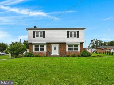 1432 Bunting St, Pottsville, PA 17901