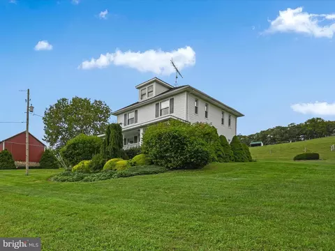 1547 Sweet Arrow Lake Rd, Pottsville, PA 17901