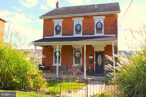820 E Grand Ave, Tower City, PA 17980