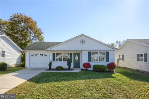 812 Canal Dr, Pine Grove, PA 17963
