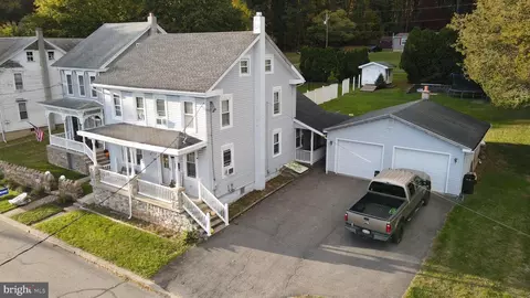 25 W Colliery Ave, Tower City, PA 17980