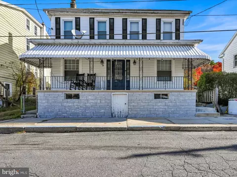 39 41 Walnut St, Middleport, PA 17953