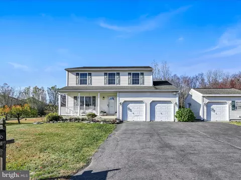 8 Mountain View Ln, Pottsville, PA 17901