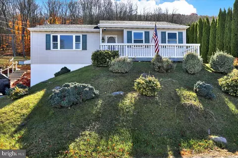 496 E Bacon St, Pottsville, PA 17901