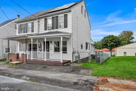 112 N Railroad Ave, Frackville, PA 17931