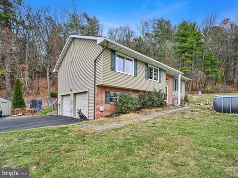 510 N Reeser St, New Ringgold, PA 17960
