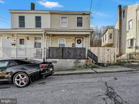 1628 Spruce St, Ashland, PA 17921