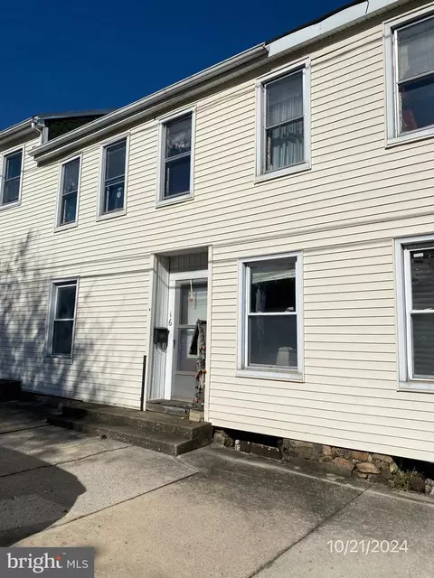 16 W Main St, Tremont, PA 17981