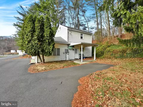 364 Valley St, New Philadelphia, PA 17959