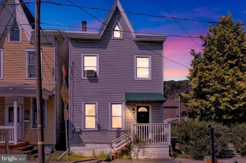 11 S Sillyman St, Cressona, PA 17929