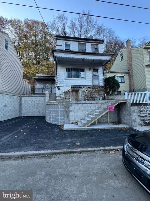 328 W Savory St, Pottsville, PA 17901