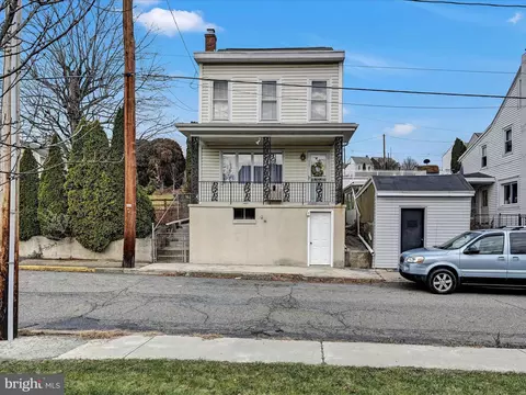 1342 Mount Hope Ave, Pottsville, PA 17901