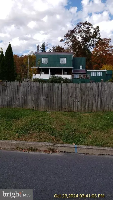 114 N 4th St, Tower City, PA 17980