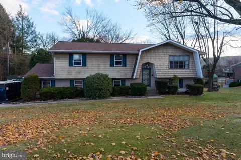 30 Lynwood St, Tamaqua, PA 18252